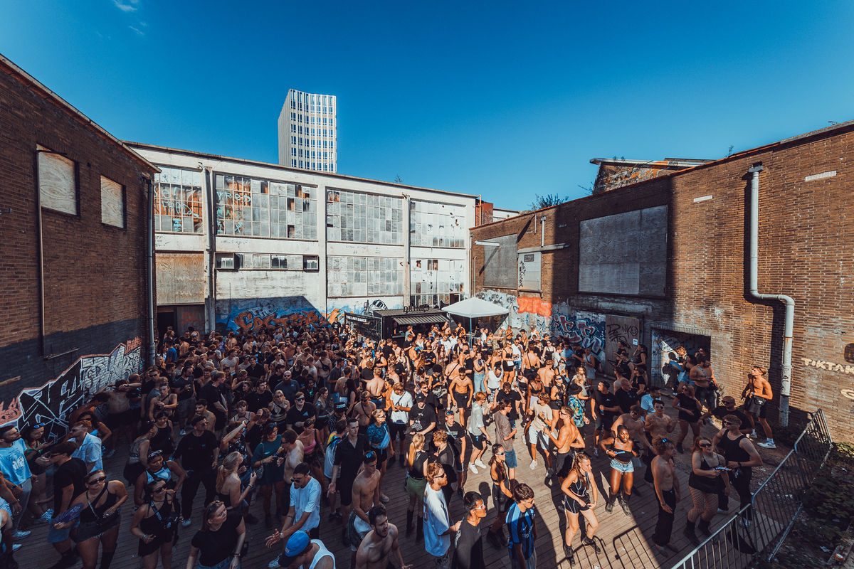 Loading... just a sec